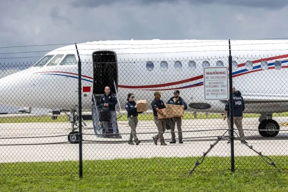 El canciller de República Dominicana explicó que el avión estaba en su país desde el pasado mes de mayo para hacerle mantenimiento y que EEUU solicitó que la aeronave fuese inmovilizada por investigaciones de fraude, contrabando de bienes y lavado de activos