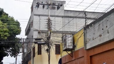 Por fallas eléctricas están sin luz 40 negocios de la calle Rojas en Maturín