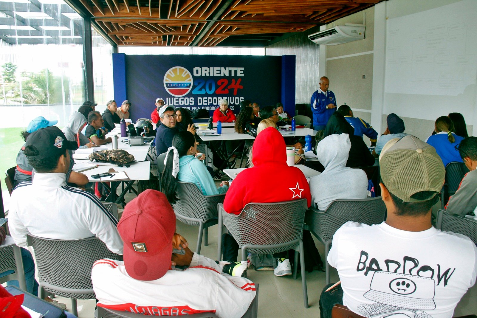 Dictan curso de capacitación a jueces de atletismo en preparación para los Juegos Deportivos Nacionales