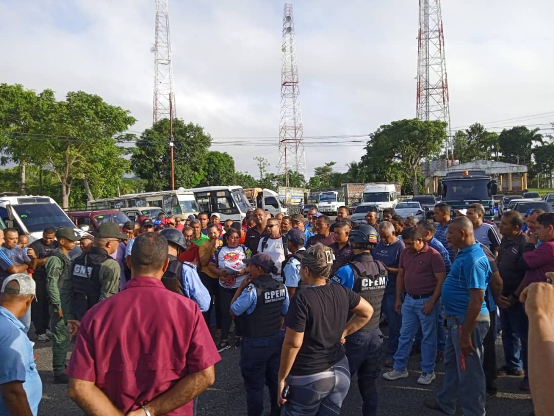 Por rutas ilegales se paraliza el transporte público en el municipio Bolívar