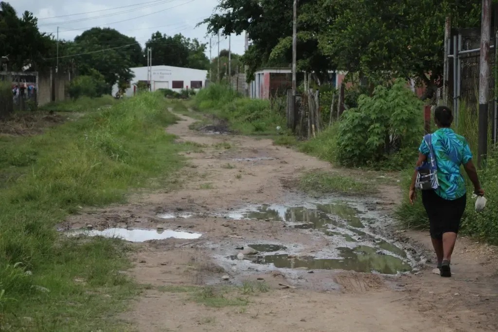 Vecinos de El Rosillo ruegan por una gota de asfaltado