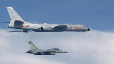 China despliega un récord de 125 aviones militares en advertencia a Taiwán