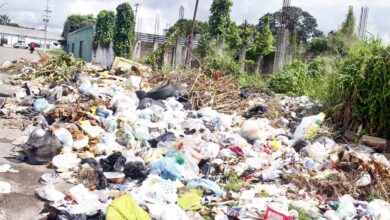 Hundidos en basura y sin agua están vecinos de 23 de Enero en Maturín