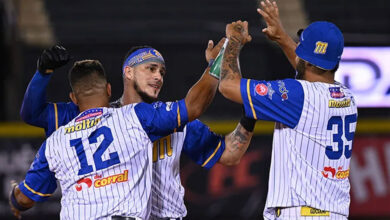 Magallanes vapuleó a La Guaira en el partido inaugural de la LVBP