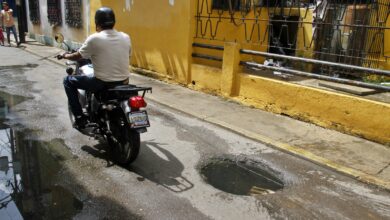 Reportan desborde de cloacas y acumulación de basura al final de la calle Monagas