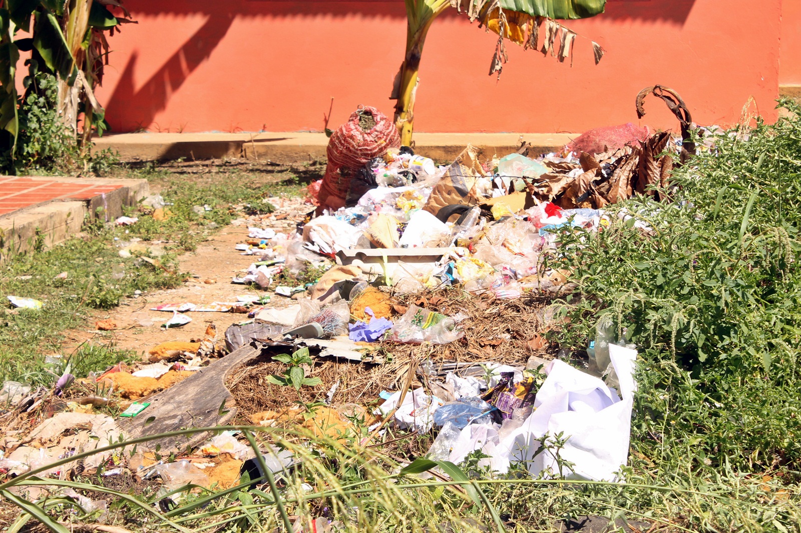 Residentes de El Zorro claman por el camión de aseo urbano