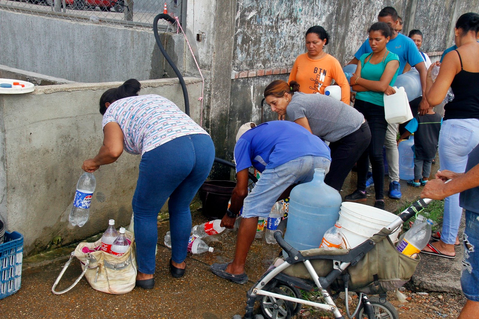 Vecinos de Fundemos, Los Godos y La Muralla reciben agua color marrón