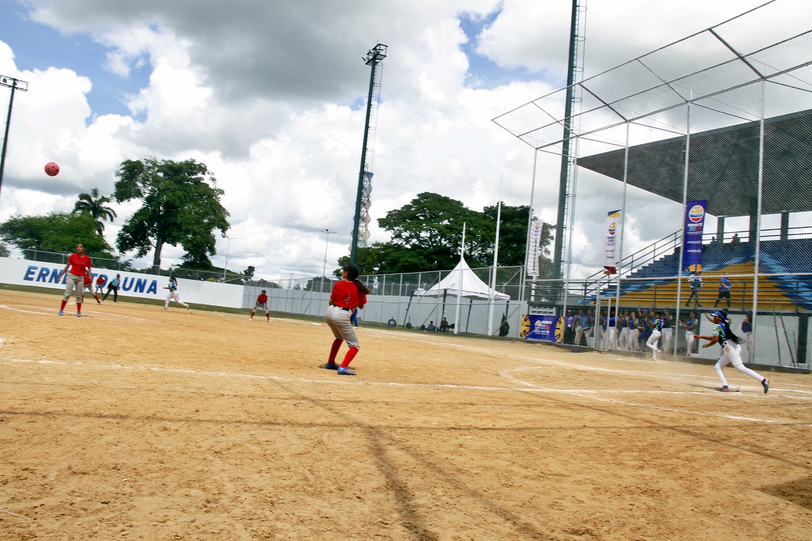 Monagas cae 2 carreras a 4 ante Bolívar en kickingball Campo en los JDN