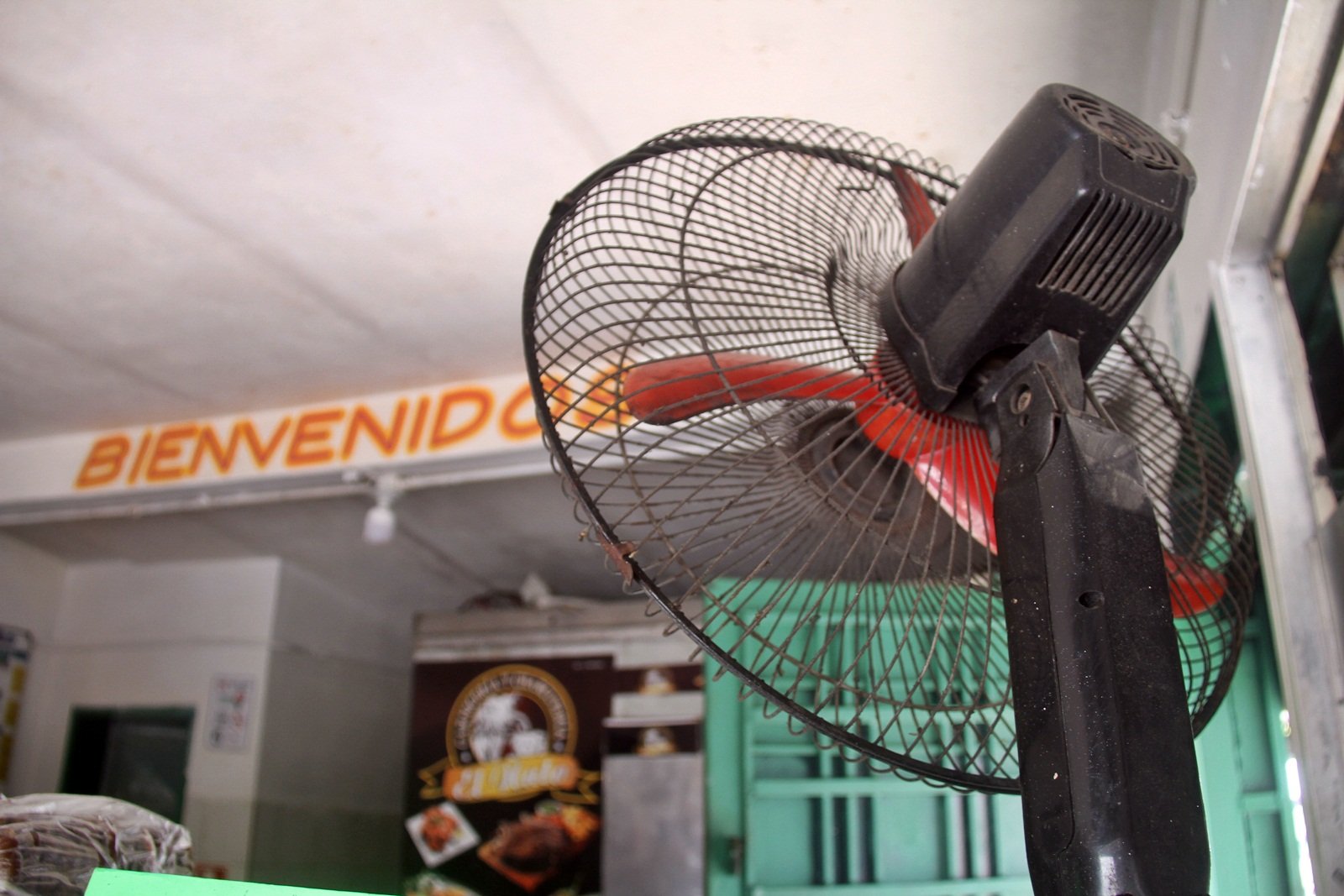 Comerciantes de Los Guaritos III claman por un cese a los cortes eléctricos