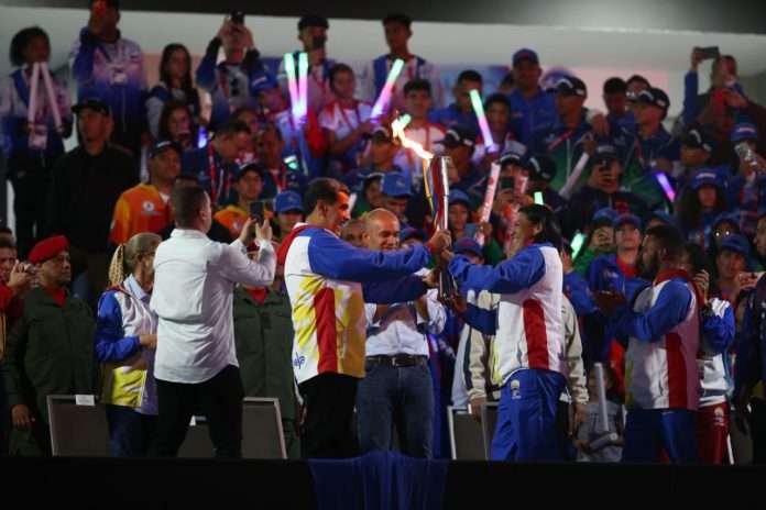 El presidente Nicolás Maduro acompañó el acto de inauguración de la justas deportivas nacionales