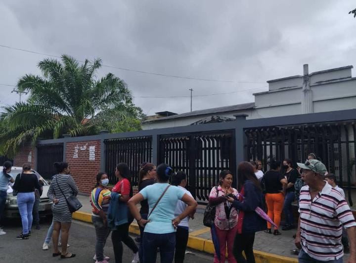 Padres respaldan las restricciones de celulares en instituciones educativas de Maturín