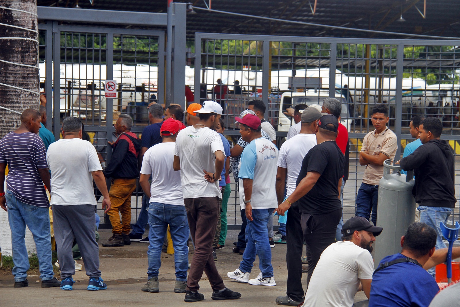 Habitantes de varios sectores en Maturín acuden a Gasmaca en busca de gas tras la explosión en Muscar