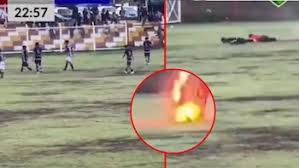 Rayo cayó en pleno partido de fútbol en Perú, un futbolista murió y cuatro resultaron heridos