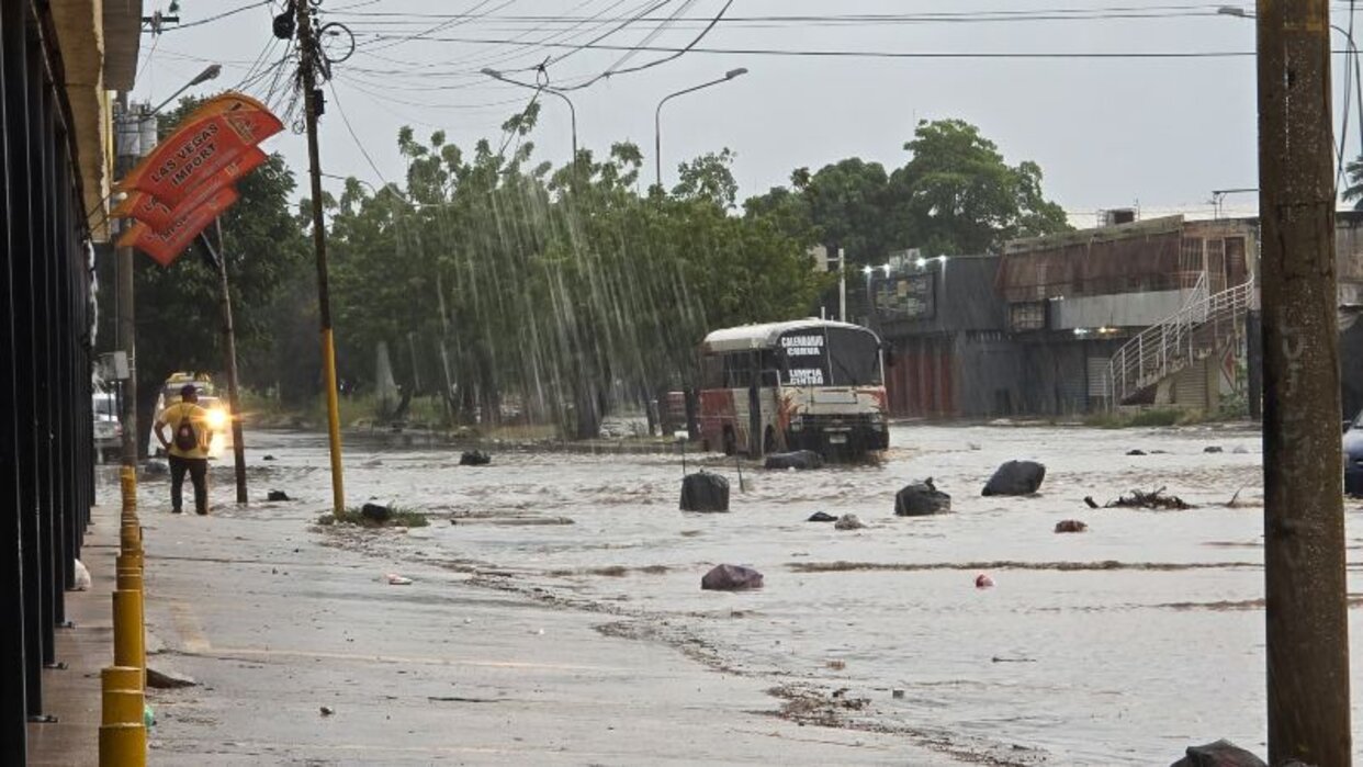 Zulia: Fuertes precipitaciones inundan las calles de Maracaibo