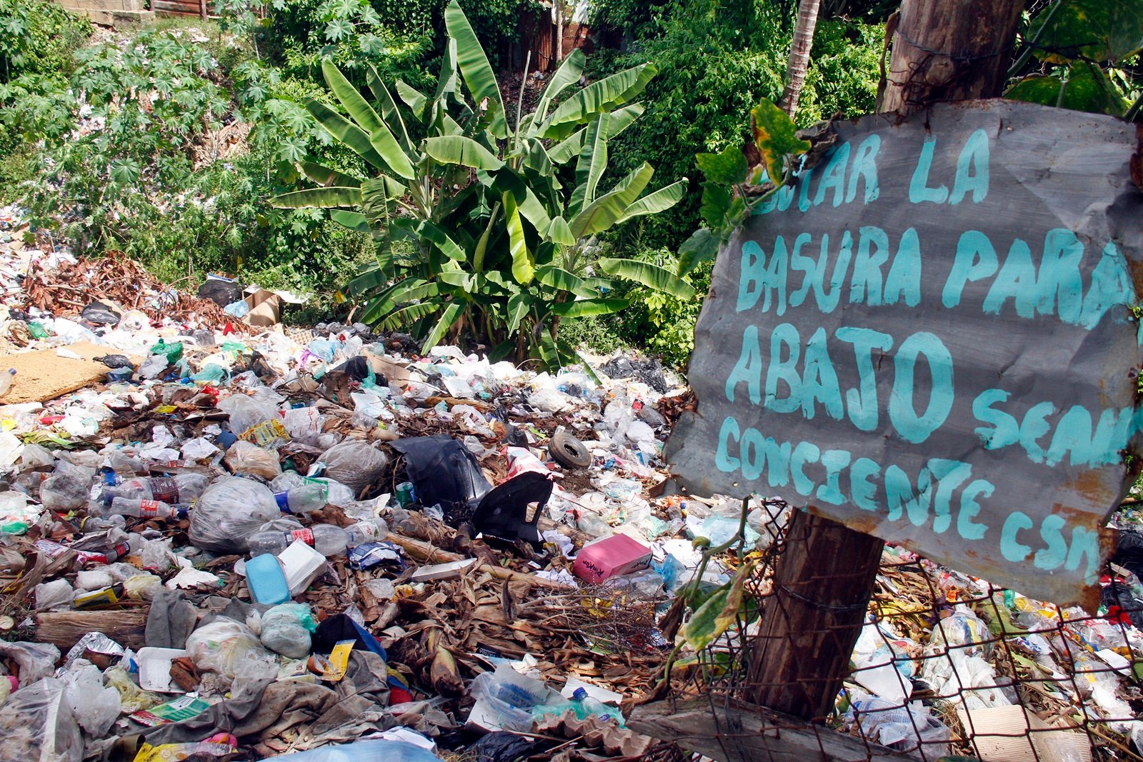 Hundido en basura están vecinos de la calle Bolívar en el sector Brisas del Guarapiche