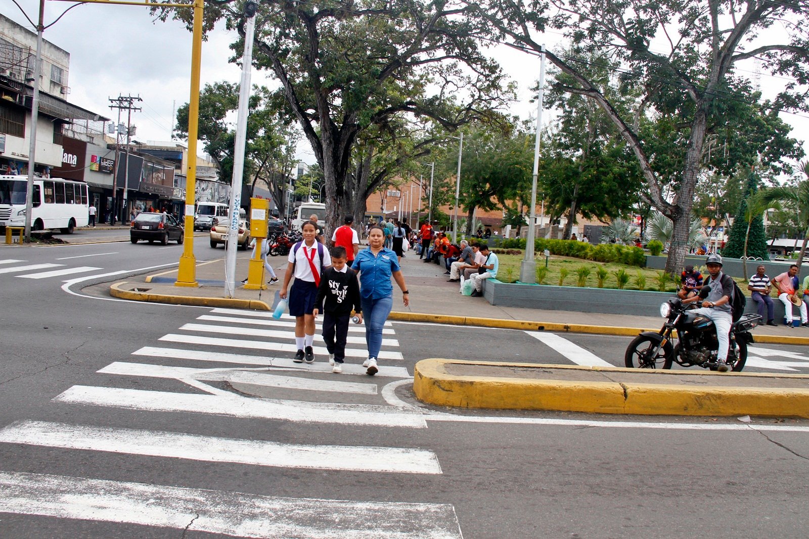 Inicio de temporada decembrina en Maturín: Movimiento en las calles y tiendas vacías