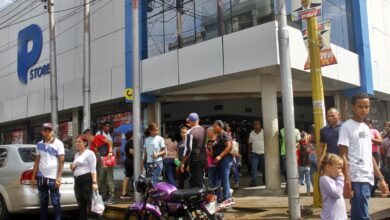 Centro de Maturín se llena de compradores mientras los centros comerciales permanecen vacíos