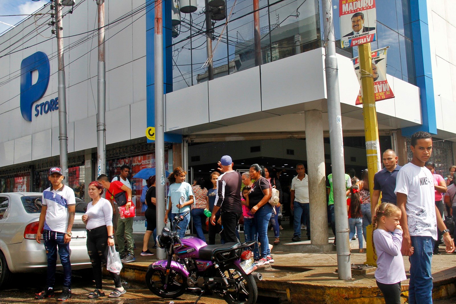 Centro de Maturín se llena de compradores mientras los centros comerciales permanecen vacíos