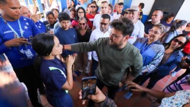 El gobernador Ernesto Luna se sumó a esta jornada electoral ejerciendo su derecho al voto en la Escuela Básica “Luisa Teresa Sosa”, de Santa Elena de Las Piñas.