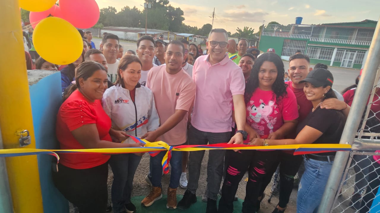 Rehabilitan cancha de usos múltiples y una iglesia en San Jaime