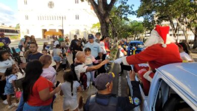 El punto final fue la comunidad de Los Guaros en el municipio Maturín, donde niños y adultos disfrutaron de la presencia de Santa y sus amigos