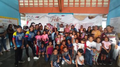 Alcaldesa Mariángelys Tillero entrega juguetes a niños de Piar