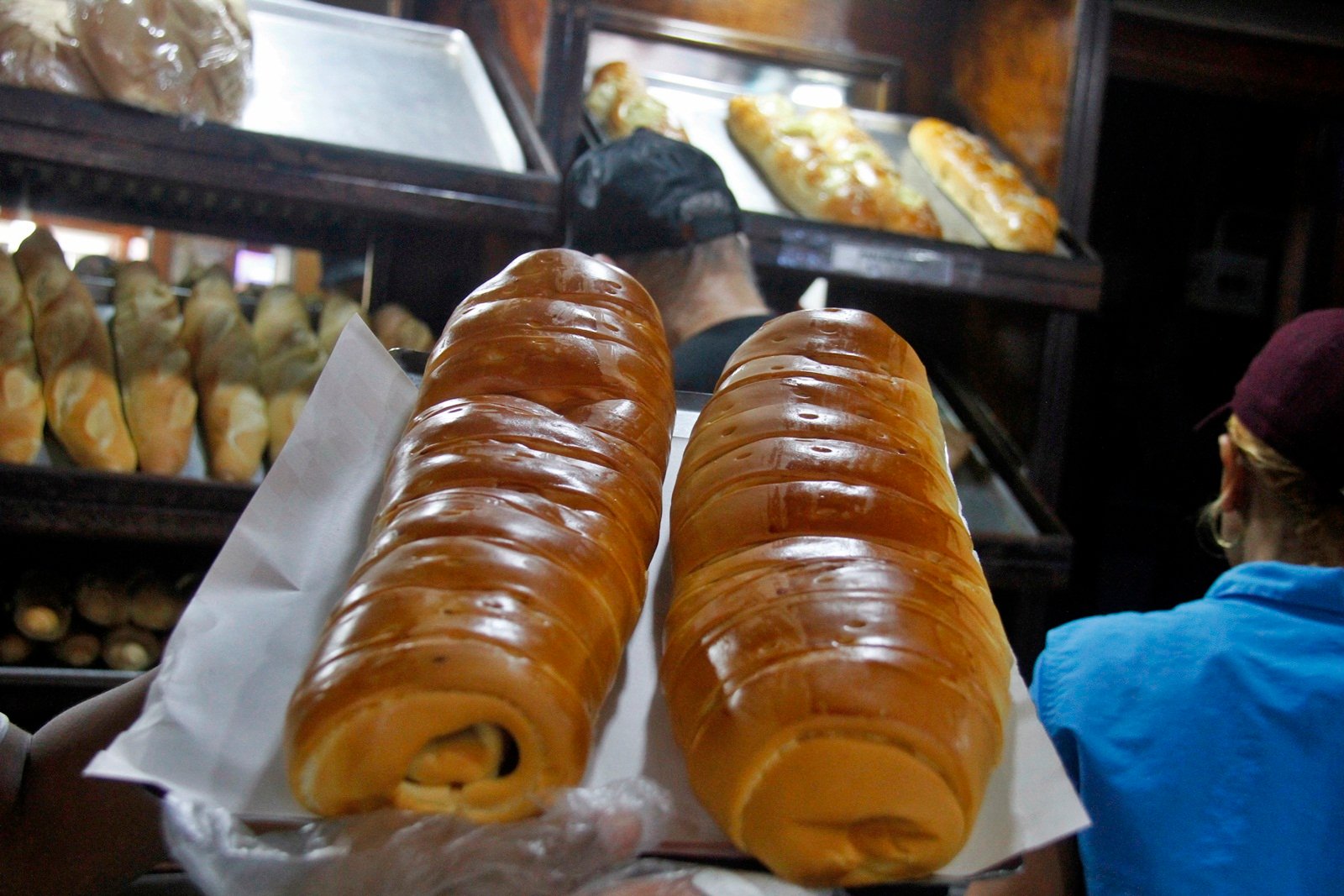 Entre 12 a 20 dólares se consigue el pan de jamón en Maturín