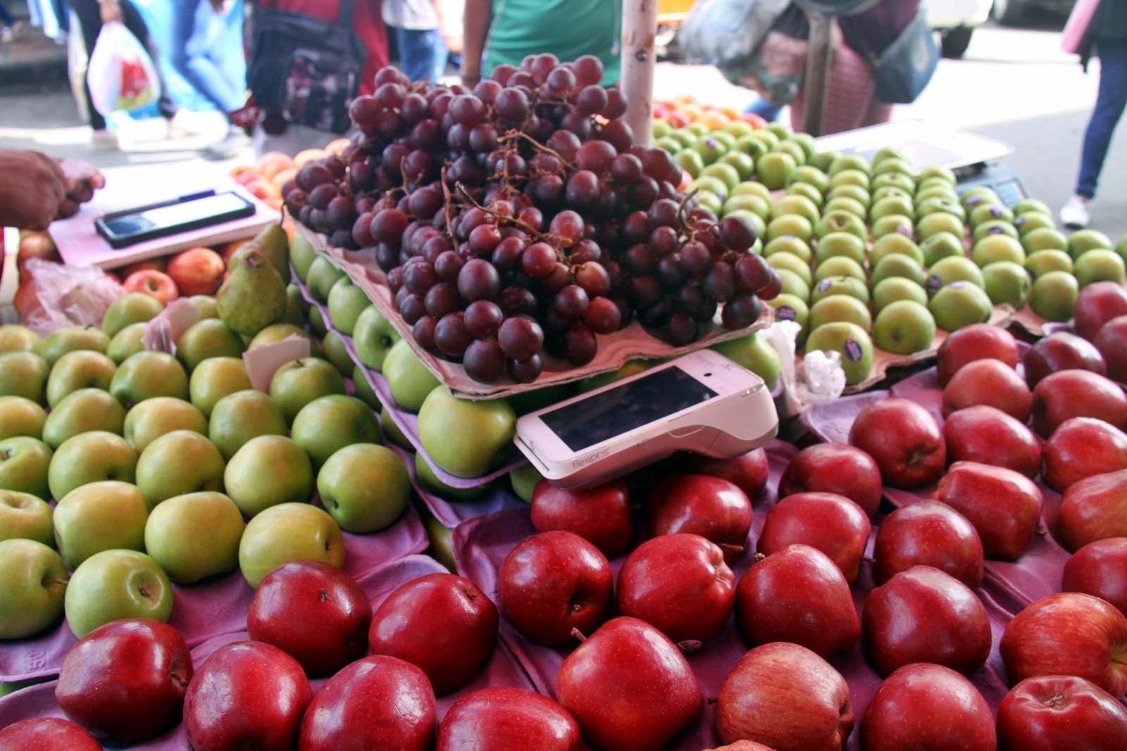 Manzanas, mandarinas y uvas es lo que más se llevan los maturineses