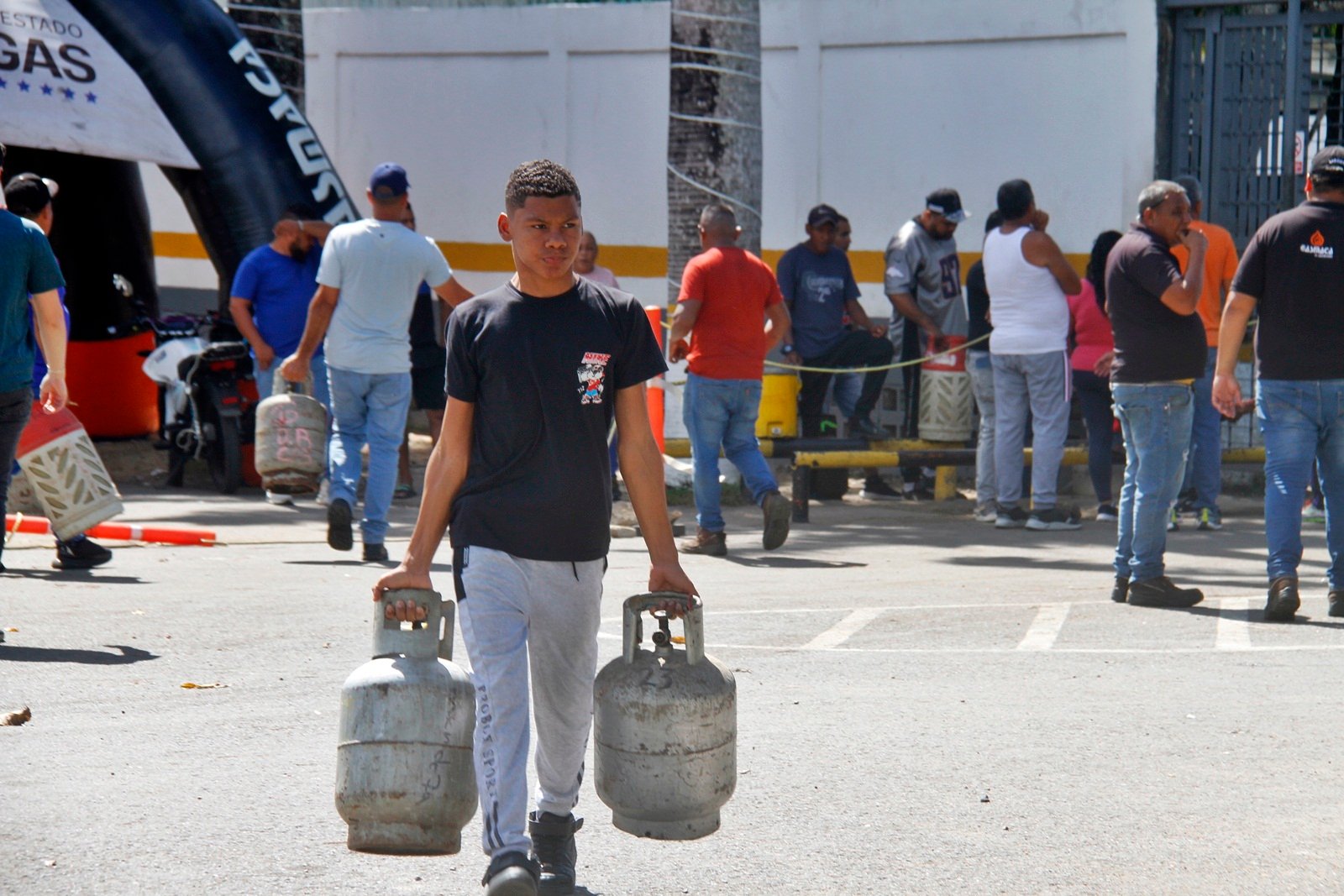 Monaguenses siguen acudiendo al llenadero de Gasmaca en busca del gas doméstico