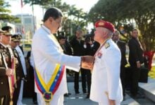 Maduro otorgó orden Bicentenario Vencedores de Ayacucho a sancionados por EEUU