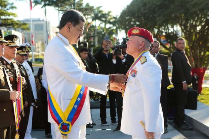 Maduro otorgó orden Bicentenario Vencedores de Ayacucho a sancionados por EEUU