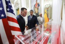 Presidente Maduro recibe en Miraflores al enviado especial de Trump para misiones especiales, Richard Grenell