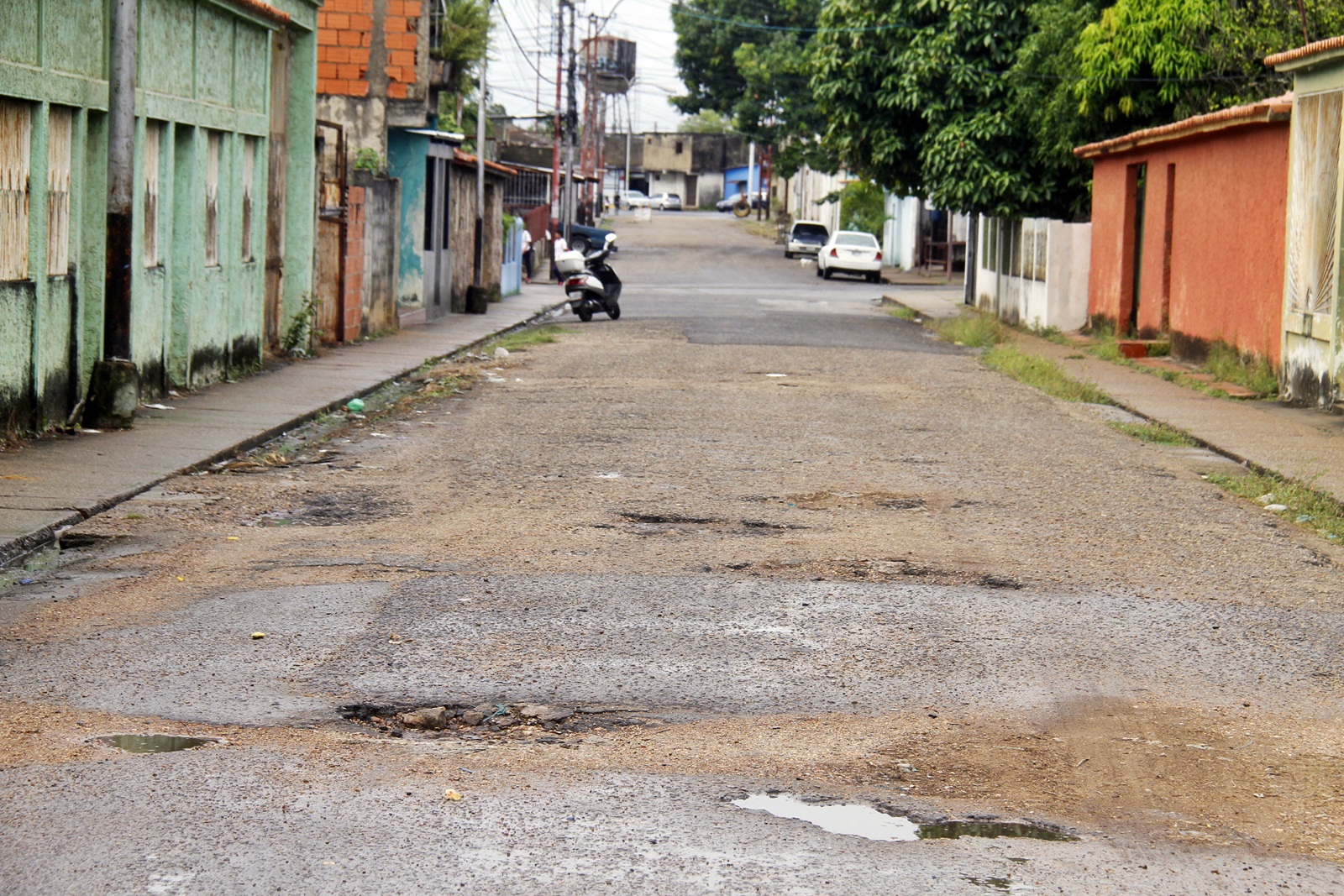 Llenas de huecos están las vías principales de la parroquia Las Cocuizas en Maturín