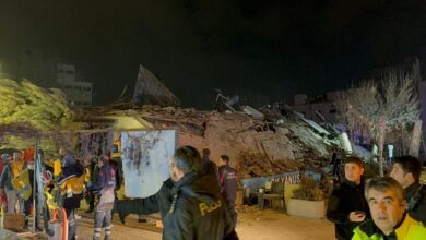 Un edificio se derrumba en Turquía y varias personas quedan atrapadas