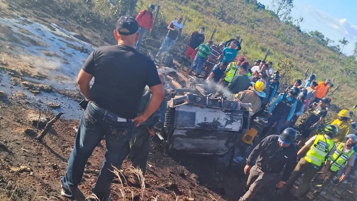 Hombre muere calcinado tras quedar atrapado dentro de un vehículo en llamas