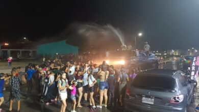 ¡Al son del calipso! La Gran Victoria gritó Carnaval