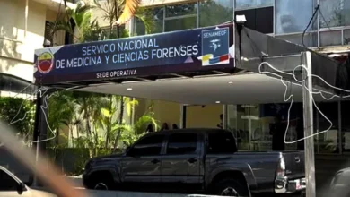 El joven quedó identificado como Wilmer José Atencio Maneiro (21) y se encontraba en una fiesta dentro de una casa de la zona cuando se produjo la pelea entre dos mujeres, él intervino. Un sujeto le propinó las heridas mortales y huyó