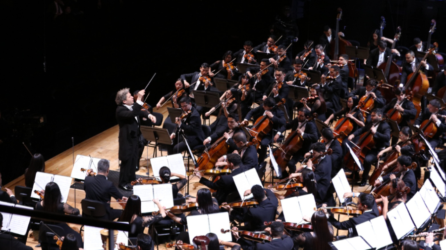 Orquesta Sinfónica Simón Bolívar recibió una extensa ovación por su deslumbrante presentación en París