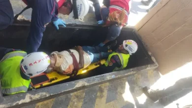 Rescatan a septuagenario que cayó a una fosa para cambio de aceite