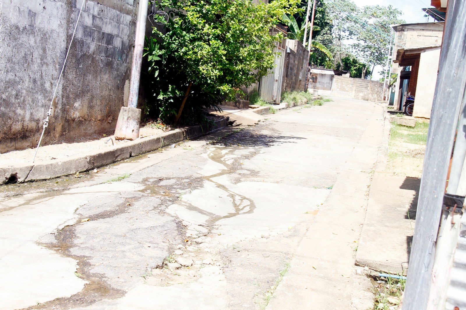 Vecinos de Alto Guri II denuncian el deterioro de sus calles y falta de cloacas