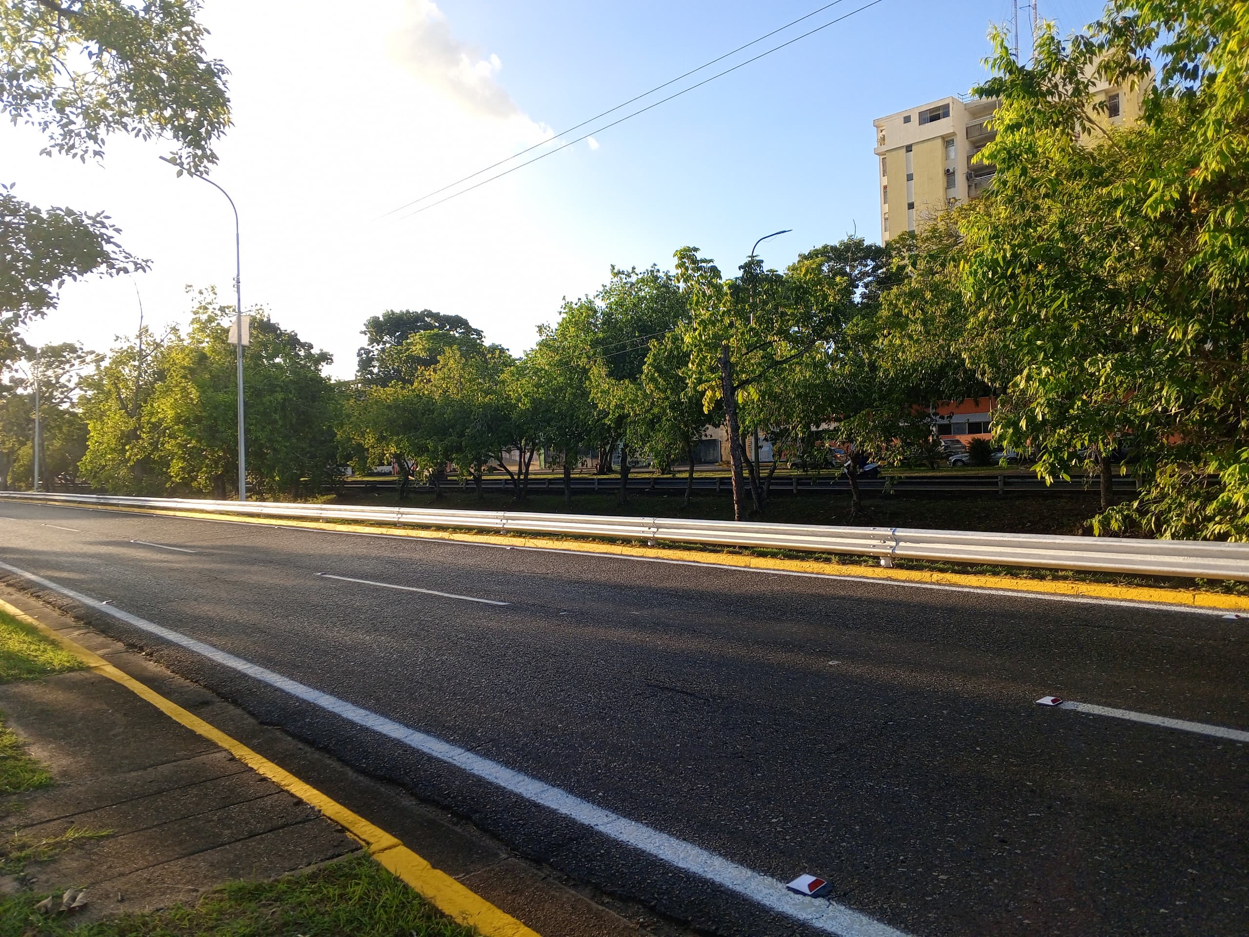 Ejecutan mantenimiento a la avenida Orinoco de Maturín