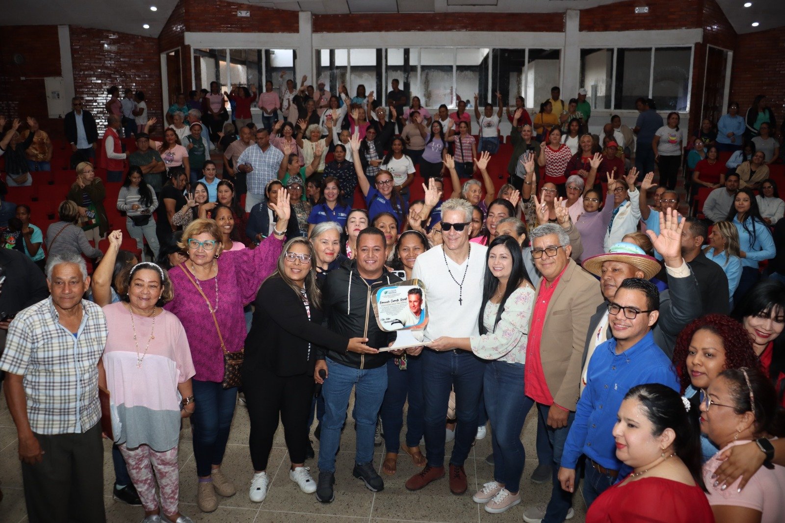 Mujeres de Monagas realizaron encuentro de bienvenida para el actor Fernando Carrillo