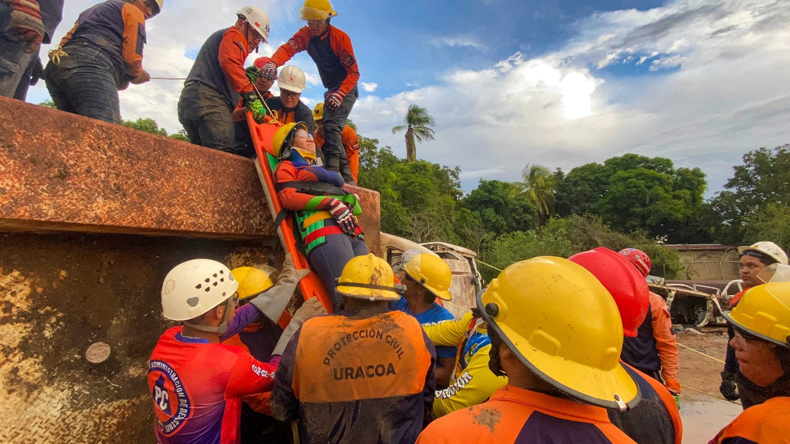 Funcionarios de PC Monagas reciben formación en rescate vehicular