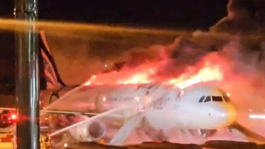 Arde un avión con 169 pasajeros en un aeropuerto surcoreano