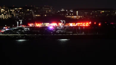 Avión de pasajeros choca con helicóptero militar en aterrizaje en aeropuerto cerca de Washington