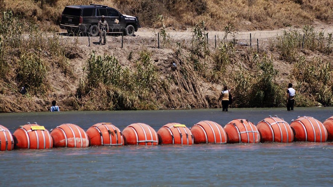 Texas refuerza su "muro flotante" con nuevas boyas sobre el río Bravo