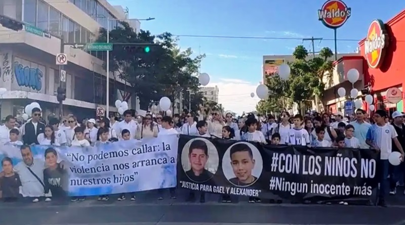 Manifestantes destruyen sede de gobierno en Culiacán tras asesinato de dos niños en México