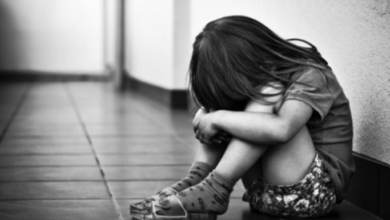Dos adolescentes abusaron de su prima de ocho años