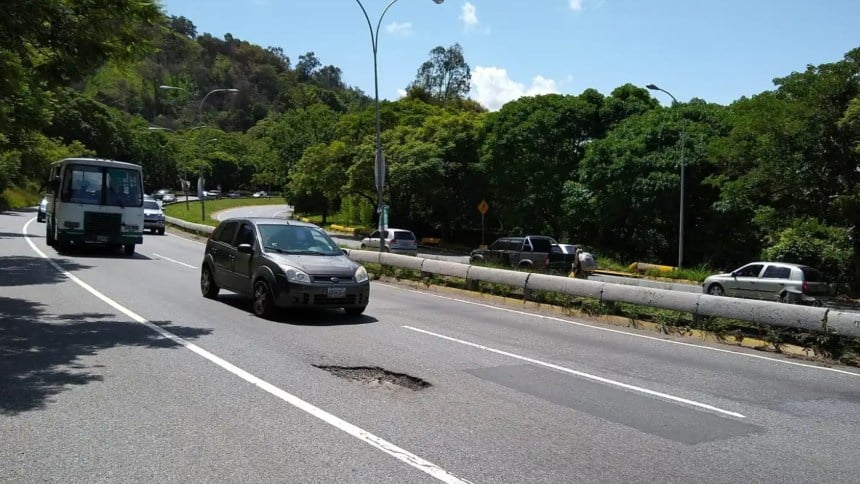 Hallan a un hombre ahorcado en un árbol de la Cota Mil