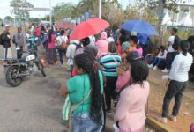 Largas colas en el Saime de Maturín, para renovar la cédula.